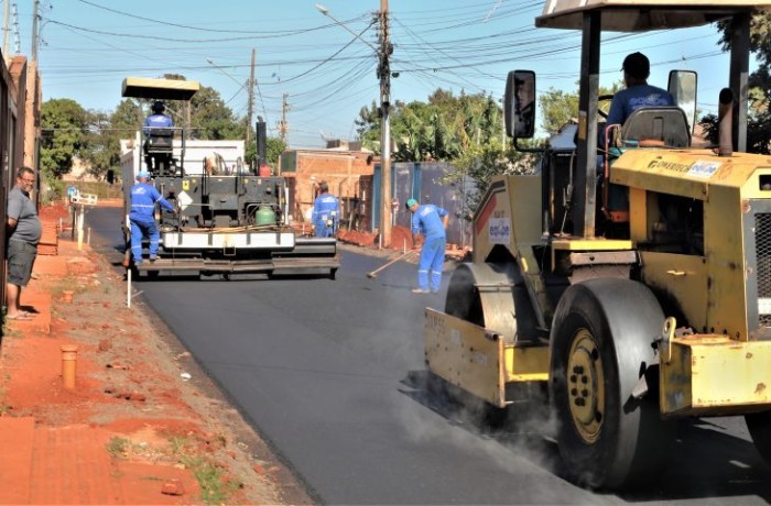 Governo leva asfalto para Moreninha IV e muda a realidade dos moradores que sofriam com barro e poeira