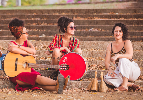 O grupo Chinelo de Couro se apresenta dentro da programação da Mostra Brasília (Crédito: Thaís Mallon)