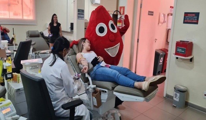 Hemosul completa 34 anos:  Zé Sanguinho faz a festa com doadores e funcionários