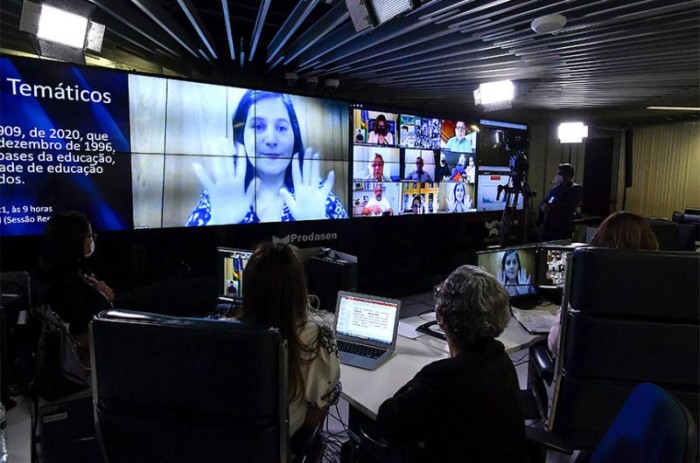 A sessão remota desta sexta-feira foi a primeira 100% acessível do Senado com Libras, audiodescrição e legendagem - Waldemir Barreto/Agência Senado