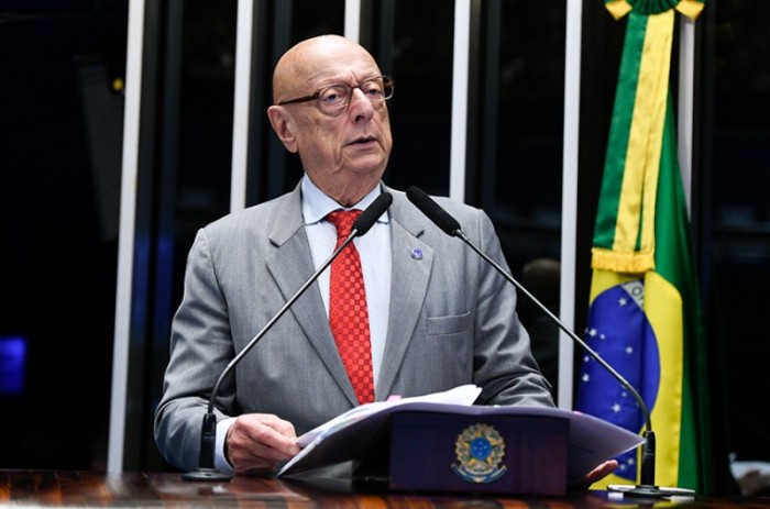 Amin parabeniza taxista que encontrou carteira com R$ 5 mil em Blumenau
