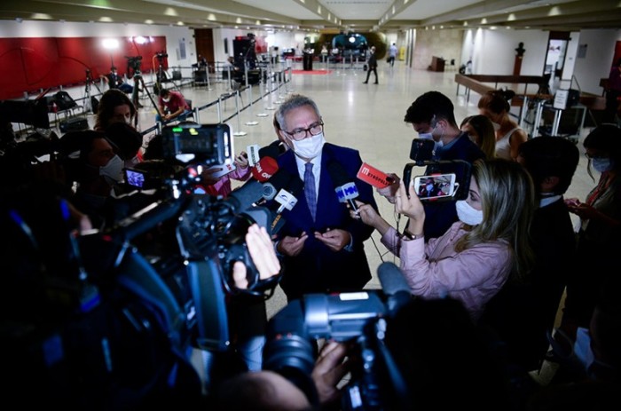 O relator, senador Renan Calheiros, disse que não há nada definido sobre o fim dos trabalhos da CPI, mas garantiu que está pronto para entregar o relatório logo após o último depoimento dado à comissão - Pedro França/Agência Senado