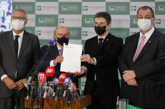Renan Calheiros, Miguel Reale Jr., Randolfe Rodrigues e Omar Aziz durante a entrega do novo pedido de impeachment - Ariel Costa/Gabinete do Senador Omar Aziz?