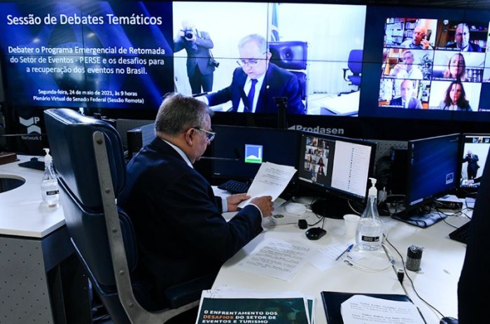 O senador Izalci Lucas presidiu a sessão - Roque de Sá/Agência Senado