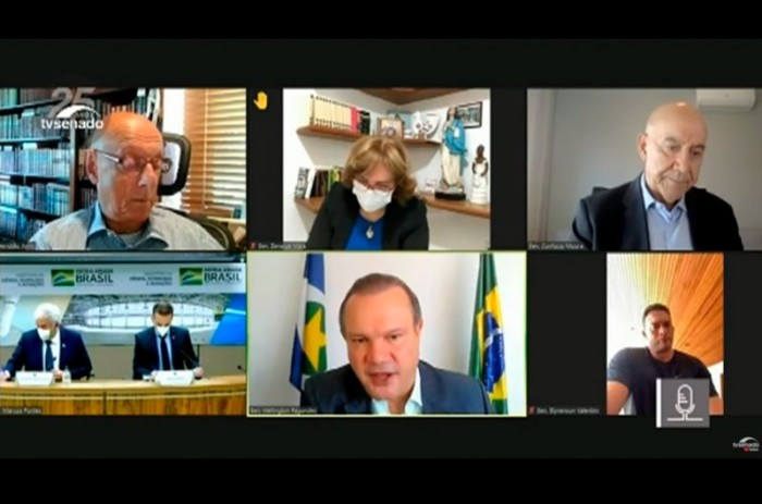 Senadores em reunião remota com o ministro Marcos Pontes (abaixo, à esq.) nesta segunda - Reprodução/Tv Senado