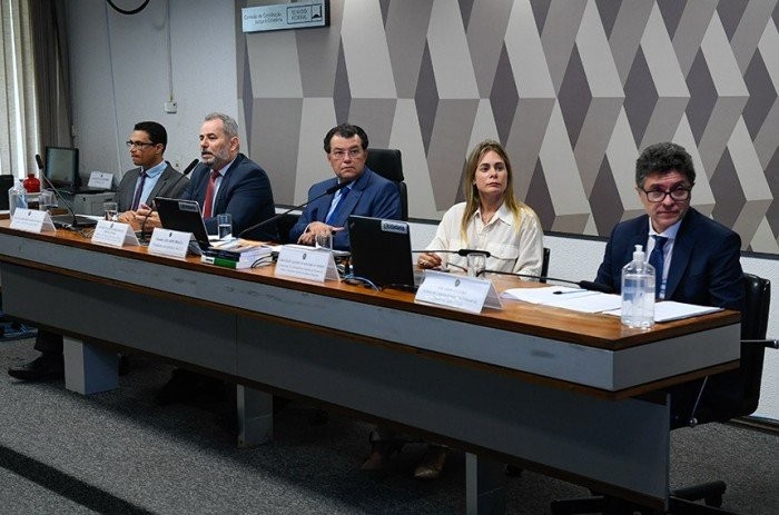 NA CCJ, especialistas debatem sobre criação de Conselho na Reforma Tributária. A reunião foi presidida pelo relator da PEC no Senado, Eduardo Braga (MDB-AM) - Foto: Marcos Oliveira/Agência Senado