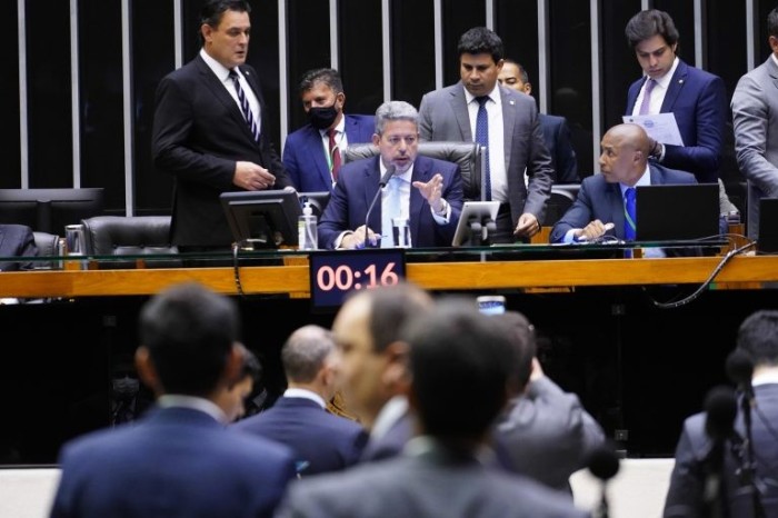 Câmara aprova MP que amplia prazo para reembolso de eventos cancelados na pandemia; acompanhe