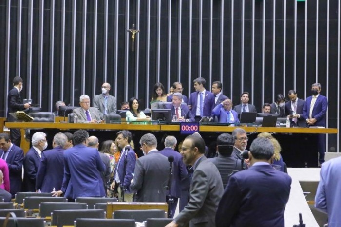 Aprovado texto-base de projeto que limita alíquotas sobre combustível e energia; acompanhe