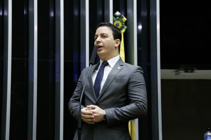 O autor da proposta, deputado Célio Studart - (Foto: Elaine Menke/Câmara do Deputados)
