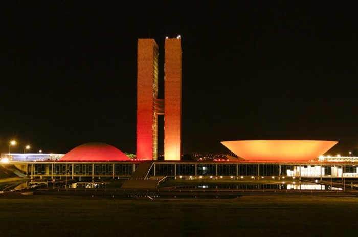 Prédio do Congresso recebe luz laranja para conscientizar sobre o câncer de pele - Roque de Sá/Agência Senado