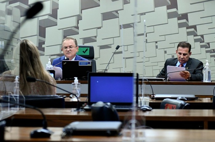 Zequinha Marinho, relator do projeto, e Vanderlan Cardoso comandam a audiência pública - Geraldo Magela/Agência Senado