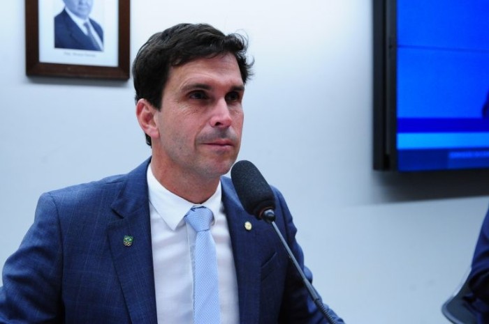 O relator Luiz Lima acolheu o substitutivo adotado pela Comissão de Trabalho - (Foto: Billy Boss/Câmara dos Deputados)