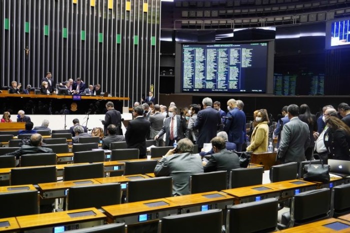 Câmara pode votar medidas para proteger idosos e pena mais dura para injúria racial