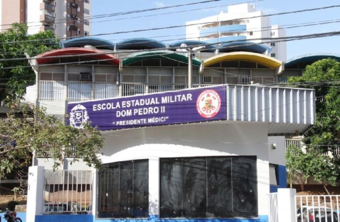 Governador assina 52 ordens de serviço para reformas em escolas de Cuiabá e VG e entrega chromebooks e smart TVs