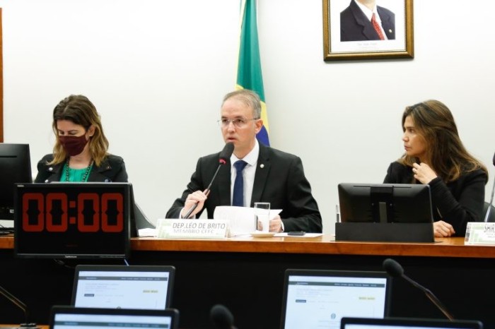 Especialistas cobram plano estadual e recursos para combater feminicídio no Acre