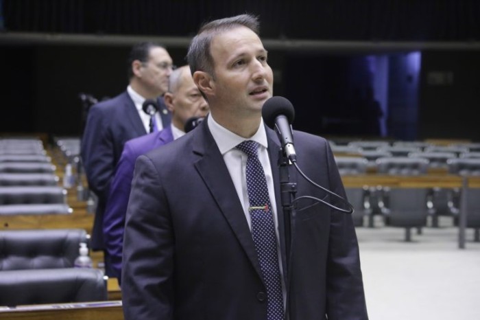 Capitão Derrite recomendou a aprovação da proposta - (Foto: Paulo Sérgio/Câmara dos Deputados)