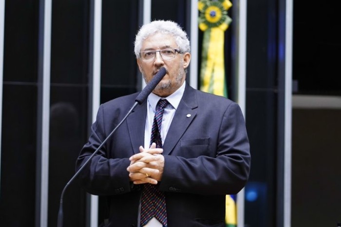 Câmara aprova punição para golpes cometidos por meio de redes sociais; acompanhe