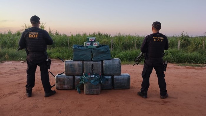 DOF apreende mais de meia tonelada de pasta base de cocaína ao lado de pista para aviões onde foram apreendidos 494 quilos de cocaína