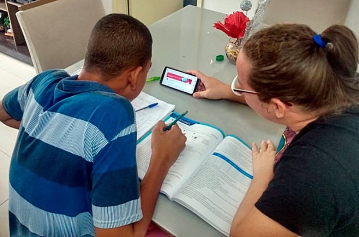 Projeto que autoriza educação domiciliar começa a ser discutido no Senado