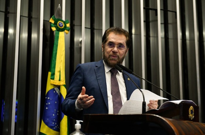 Plínio Valério questiona programa de demissões do Banco da Amazônia