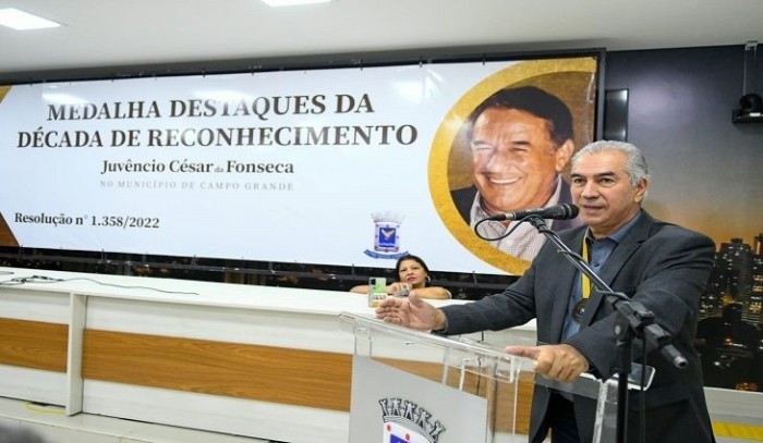 Governador é homenageado com a Medalha da Década e anuncia R$ 140 milhões de investimentos para a Capital