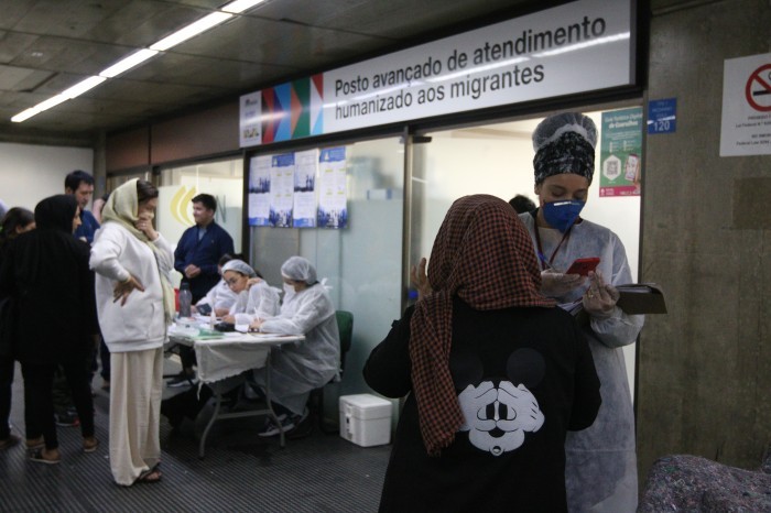 Acolhimento a afegãos requer ajustes do mercado de trabalho, diz Acnur