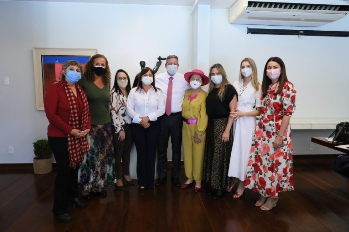 Adiado lançamento do curso para aumentar participação feminina na política