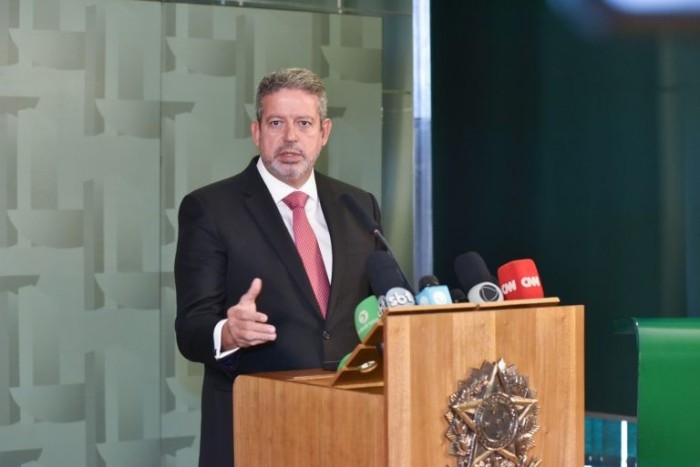 Lira diz que projeto que acaba com as “saidinhas” de presos poderá ser votado em junho