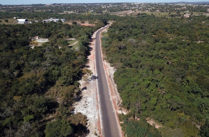 Com obras emblemáticas no “buracão” da Vila Bela e no acesso ao Cristo, Coxim recebe vistoria do Estado