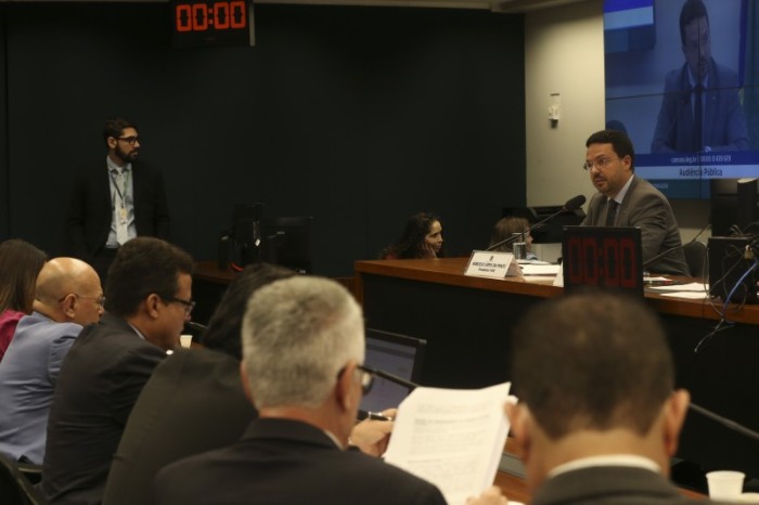 Presidente do FNDE nega influência de pastores em decisões do órgão