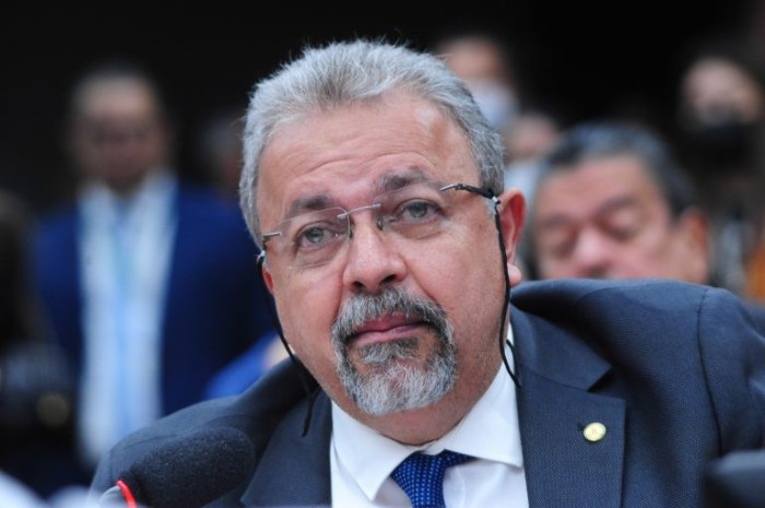 Comissão aprova projeto que concede desconto de 30% a idosos no pagamento de taxas federais