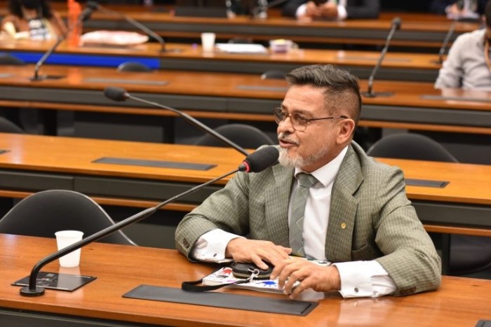 Barbosa: contribuintes individuais são tratados de forma discriminatória - (Foto: Zeca Ribeiro/Câmara dos Deputados)