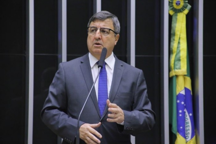 Câmara conclui votação de projeto que limita alíquotas sobre combustível e energia