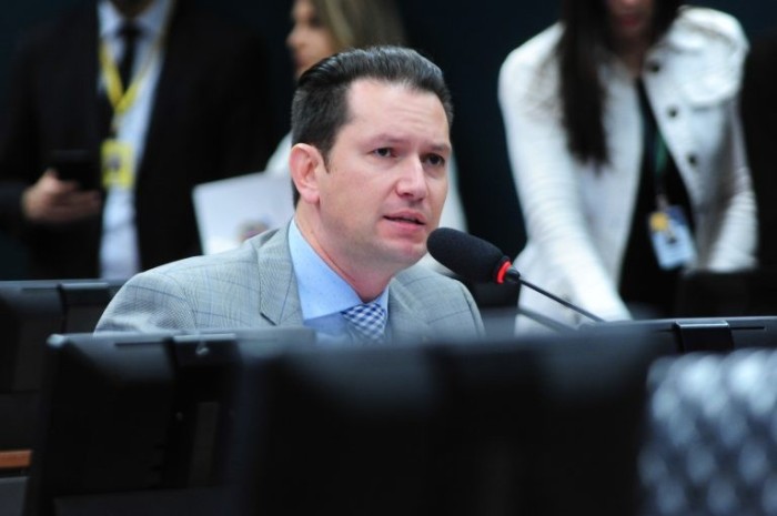 Comissão rejeita proposta que amplia faixas de consumo de água e luz com desconto para baixa renda