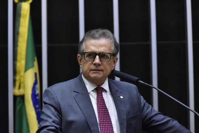 Projeto estabelece normas para blindagem de teto solar de veículos blindados