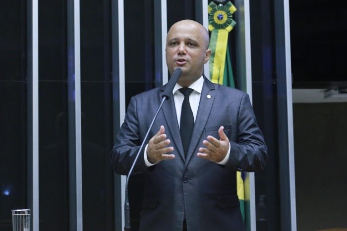 Deputado Vitor Hugo é o novo ouvidor-geral da Câmara