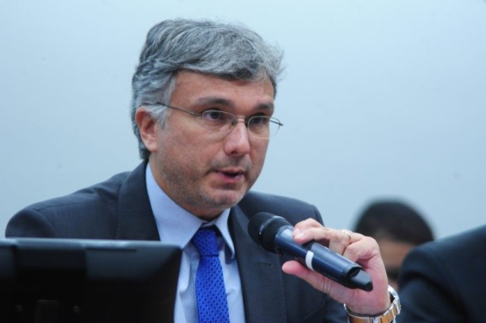 Secretário defende reforma administrativa e afirma que estratégia de segurar reajustes está no limite