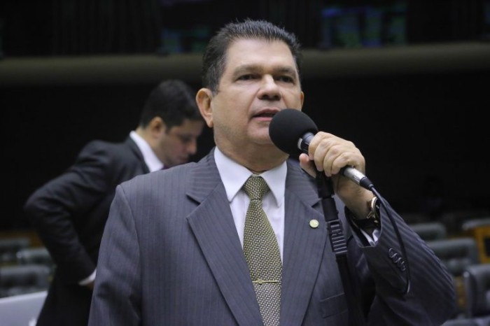 Adiado debate do Centro de Estudos e Debates Estratégicos sobre déficit público