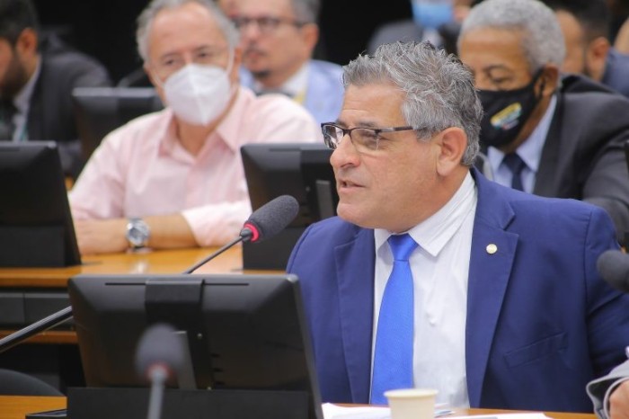 Projeto limita uso de vídeo para comprovar infração no interior do veículo