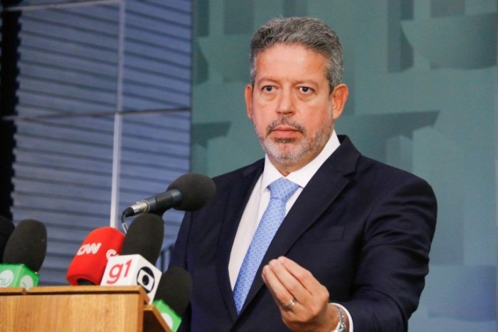 Lira afirma que PEC dos combustíveis não tem perspectiva de confronto com governadores