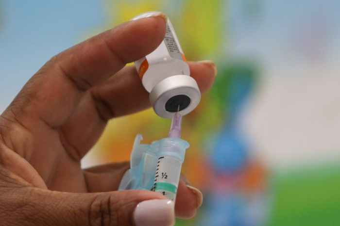 Covid: ministério recomenda dose de reforço para adolescentes