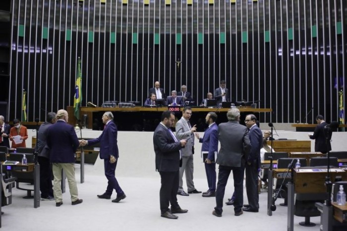 Câmara pode votar nesta quarta-feira projeto que limita alíquota de tributo sobre energia e combustível