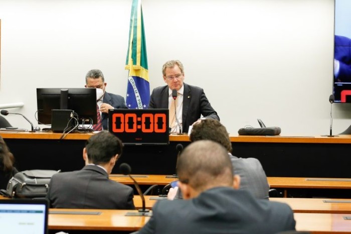 Debatedores divergem sobre modelo de regulação dos serviços de praticagem