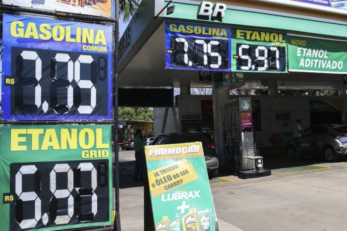 Câmara aprova PL que exige transparência em preços de combustíveis