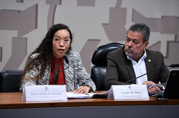 'Garimpeiros expulsam equipes de saúde', afirmou a secretária-executiva do Ministério dos Direitos Humanos e da Cidadania, Rita Cristina de Oliveira; ela mencionou inúmeras violações aos direitos dos indígenas - Edilson Rodrigues/Agência Senado