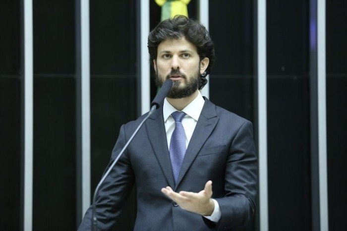 CCJ aprova projeto que facilita redução do ICMS de carros para pessoas com deficiência