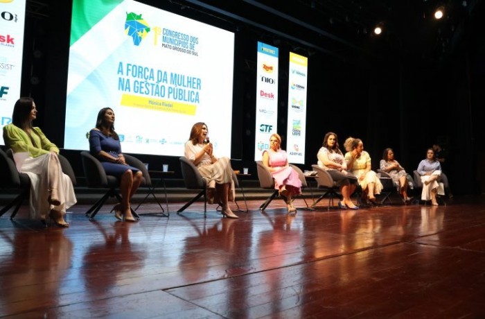 Primeira-dama de MS destaca força da mulher e história na gestão pública em evento da Assomasul