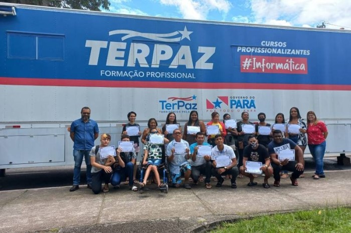 Carretas da Paz realizam cursos de informática, estética e gastronomia em Mosqueiro