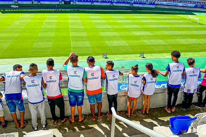 Crianças e adolescentes do Polo ParáPaz Distrito Industrial conhecem o novo Mangueirão