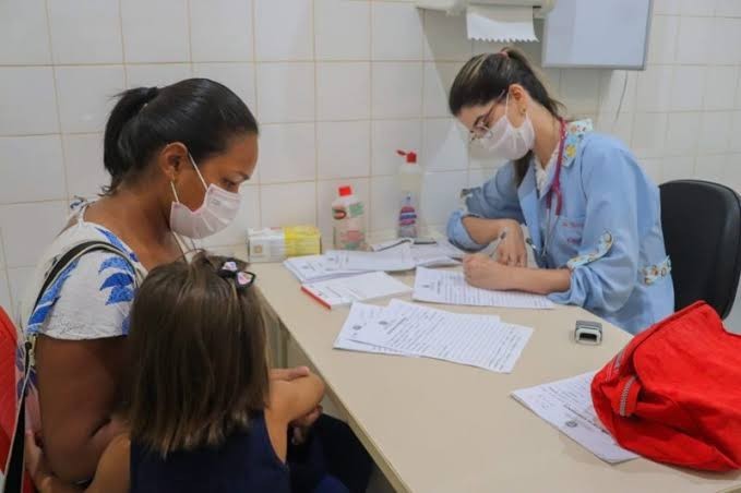 Direção de unidade de saúde em Plácido de Castro orienta moradores sobre onde buscar atendimento